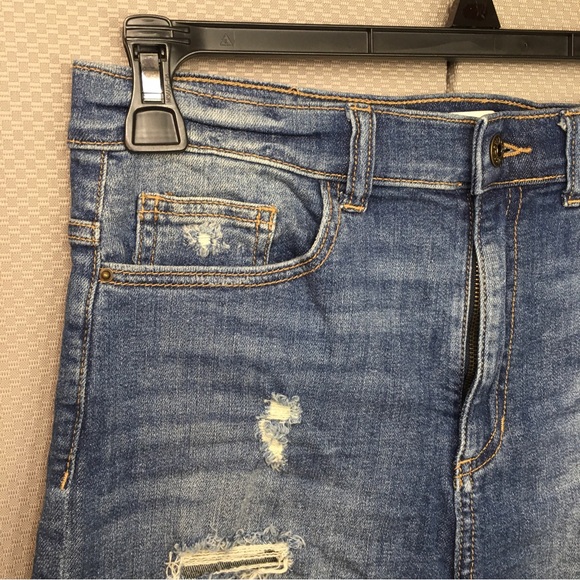 Sneak Peek high rise cuffed distressed women’s jean shorts size large stretch - Picture 2 of 10